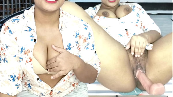 Big ass hot girl urfi pee squirting with sex machine in hindi audio