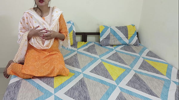 Saara's pussy was filled with water and water.